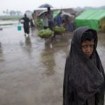 Cyclone hits Bangladesh, hundreds of thousands evacuated